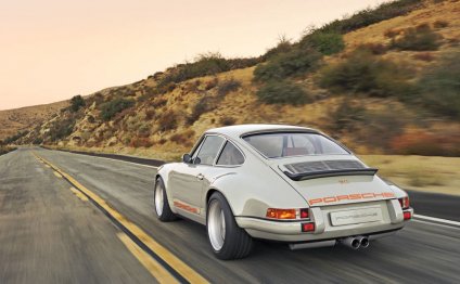 Drives: Porsche 911 by Singer