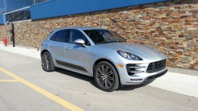 2015 Porsche Macan Turbo right