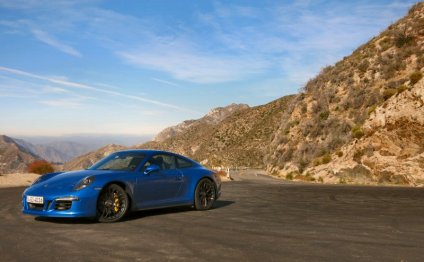 2015 Porsche 911 GTS Review