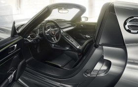 Porsche 918 Spyder 2015 inside